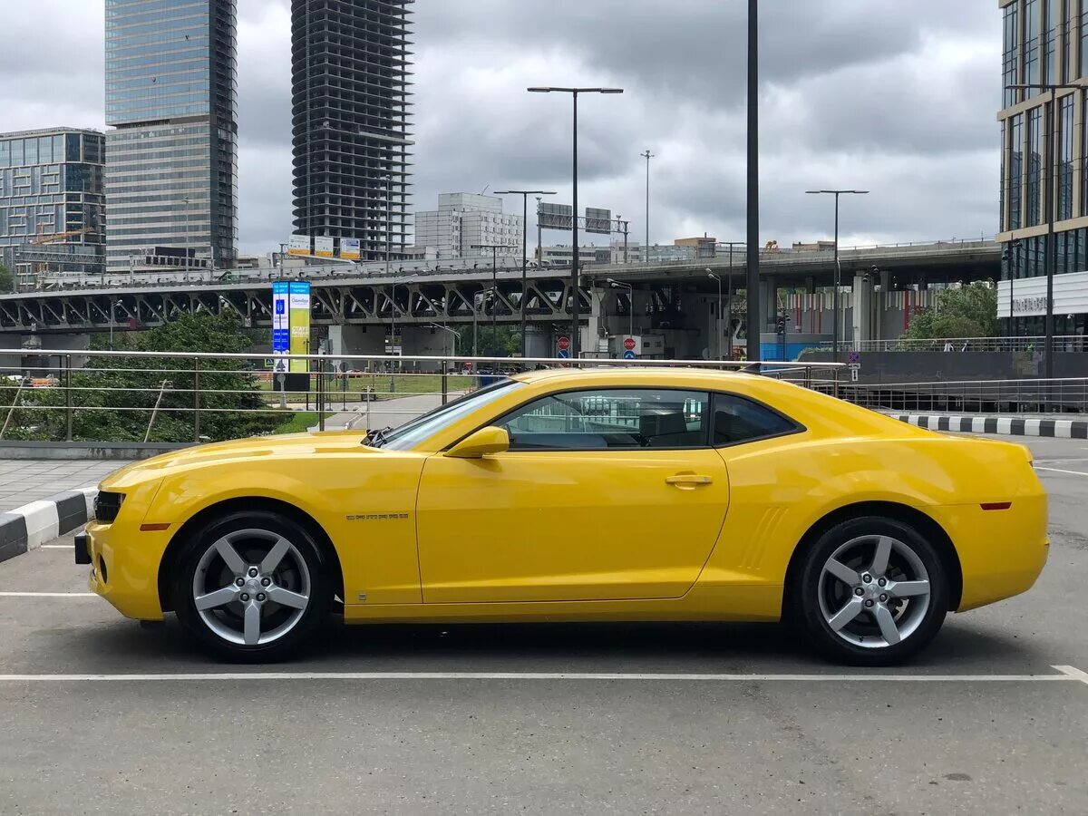 Желтая машина купить. Шевроле Камаро желтая. Chevrolet Camaro желтый. Chevrolet Camaro SS 2009 жёлтый. Chevrolet Camaro SS 2012 желтый.