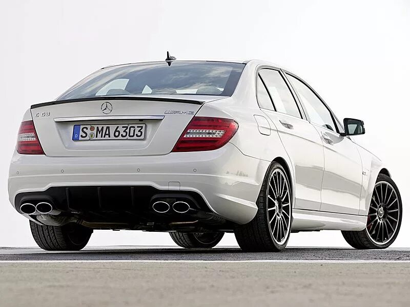 Mercedes c63 AMG w204. Мерседес Бенц ц63 АМГ. Mercedes Benz c63 AMG 2012. Mercedes c63 AMG 2012 седан.