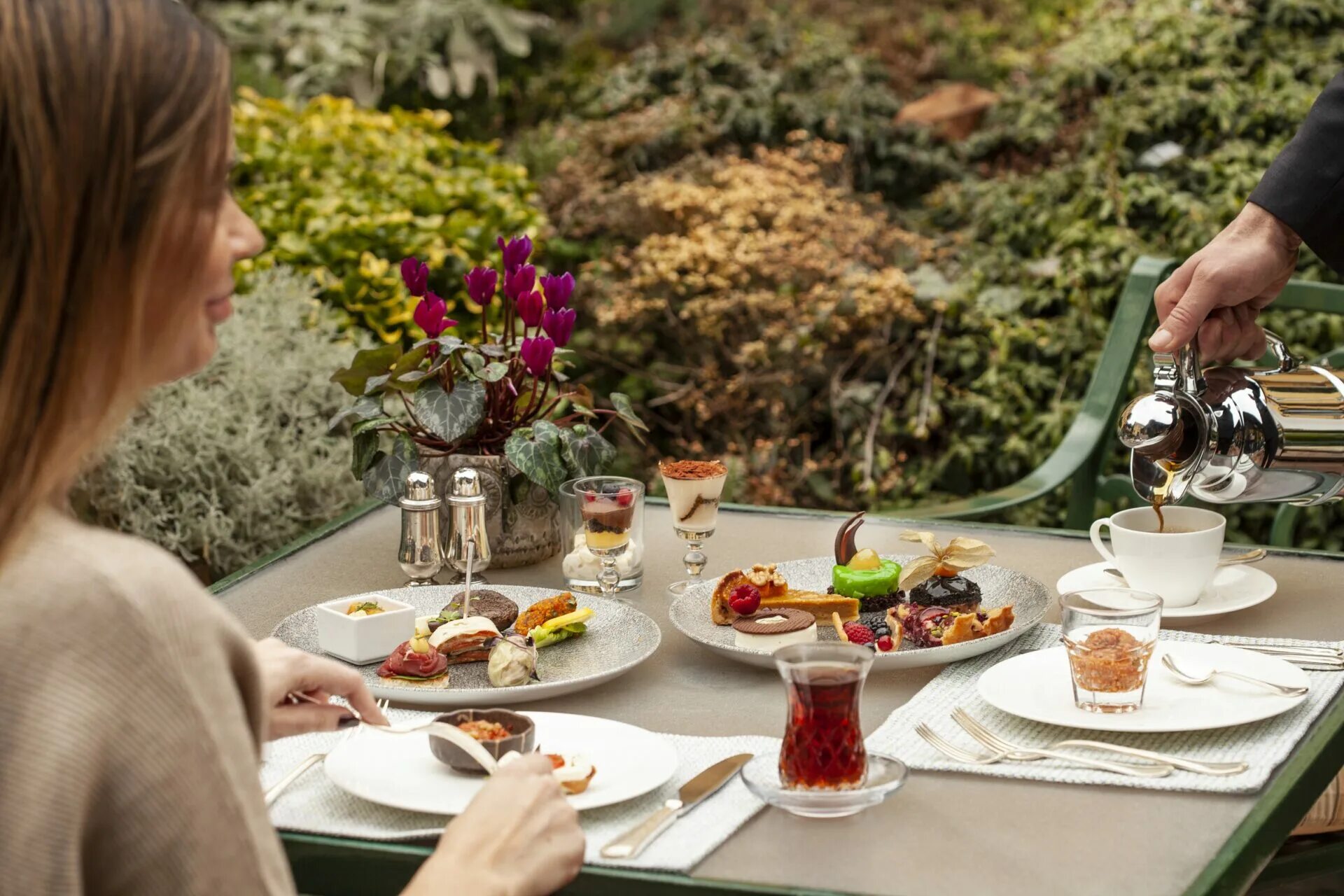 Four seasons завтраки. Завтраки в four seasons санкт-петербург. Фор сизонс отель завтрак. Шведский стол завтрак. Four seasons завтраки.