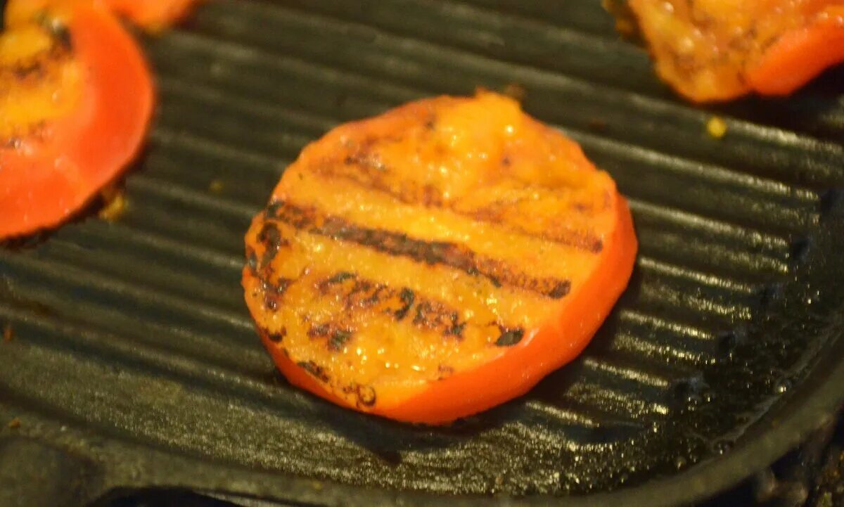 Утка с хурмой. Хурма и киви. Жареная хурма. Зажаренная хурма. Бутерброды с хурмой.