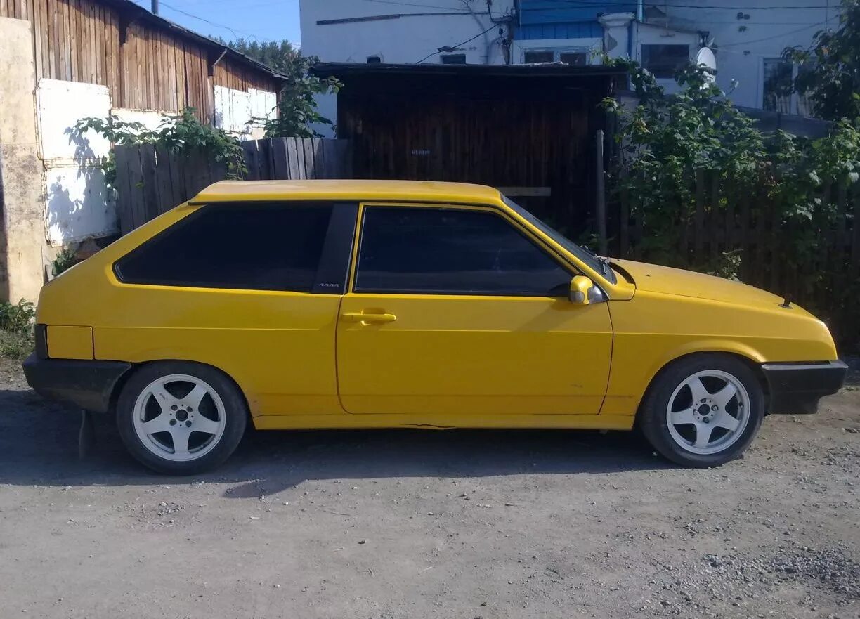 Ваз 2108 желтый. Ваз 2108 жёлтый зад. Ваз 2108 переда жёлтый. Ваз 2108 желтым цветом. Ваз 2109 желтая.