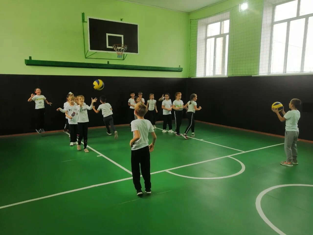 Школа 49 ярославль спортзал. Конная школа ярославль 21. 2 спортивная школа ярославль. Спортивная школа 13 ярославль. Берендеевская средняя школа сайт.