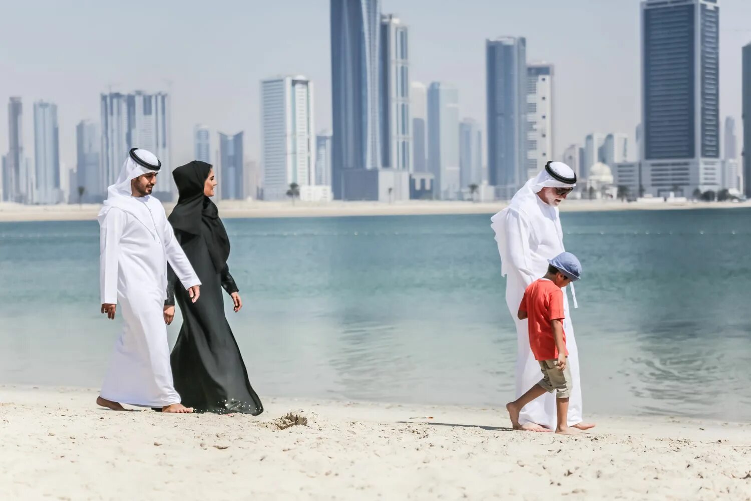 Кувейт абайя. Кувейт рай. Кувейт арабы-кувейтцы. Арабы Саудовской Аравии. Саудовская аравия семья