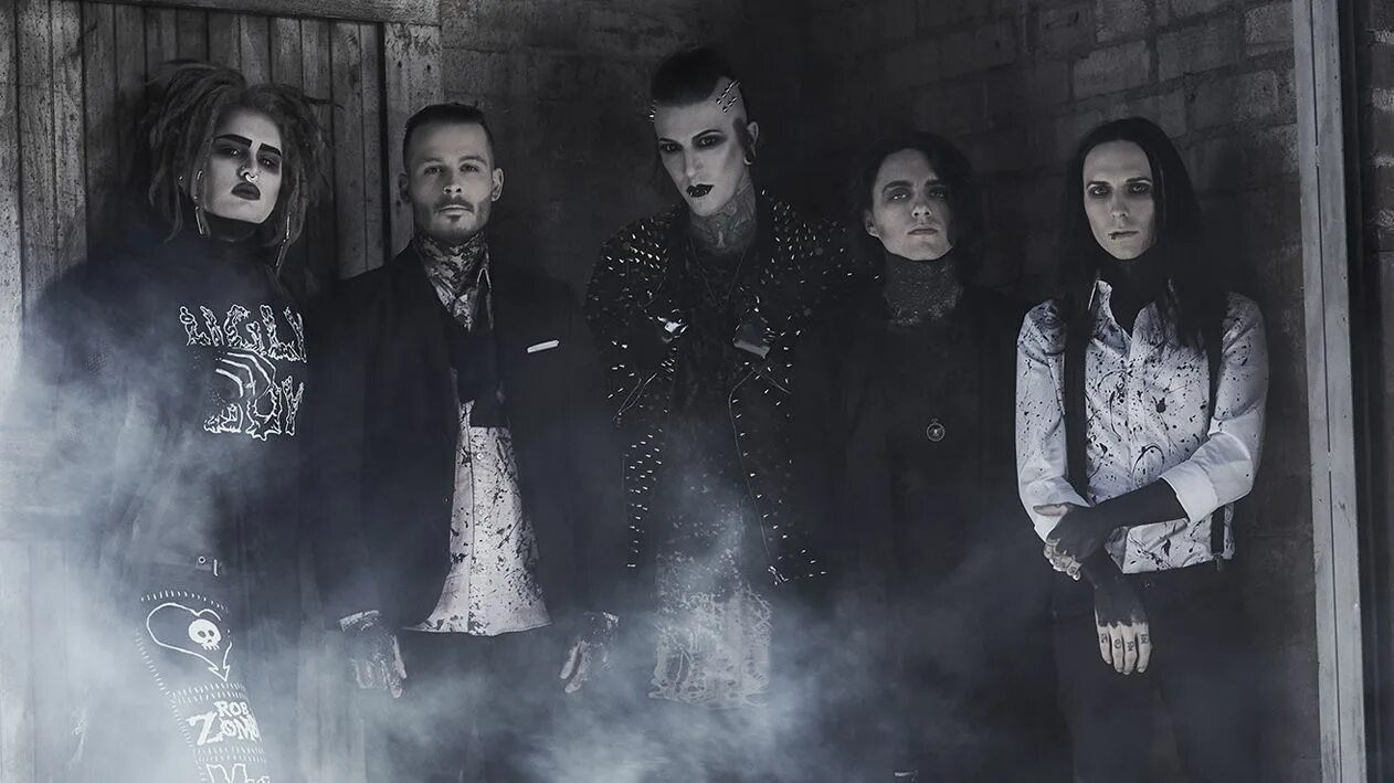 Motionless in white code. Группа motionless in white. motionless in white 2025. motionless in white 2005. motionless in white ин.
