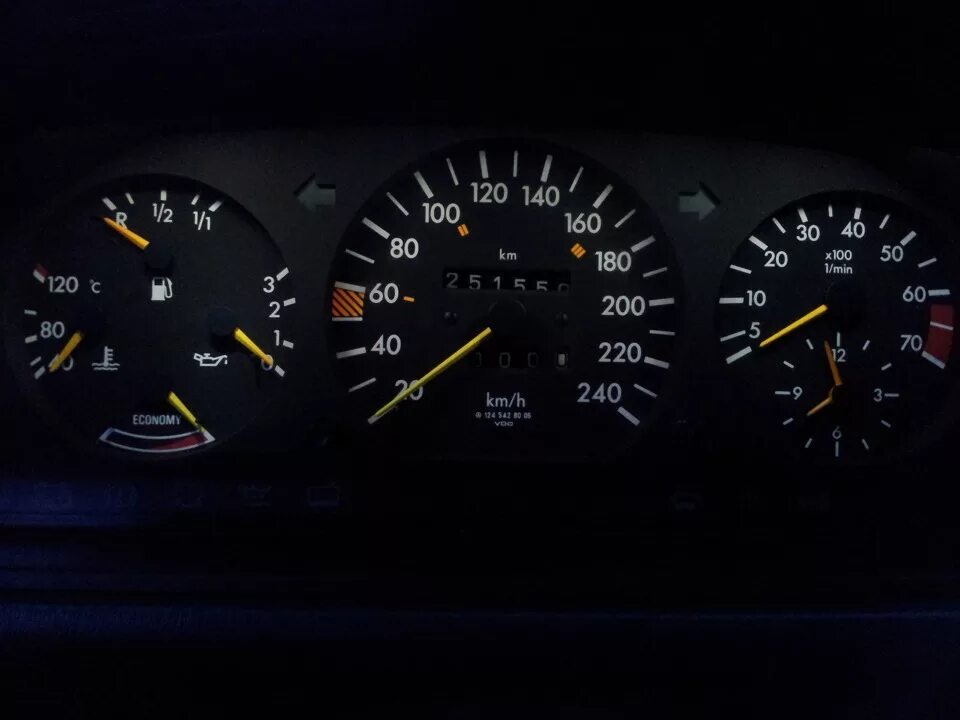 Спидометр мерседес 124. Мерседес 124 е500 тахометр. Спидометр мерседес amg 300. Мерседес 124 е320. Скорость 124.