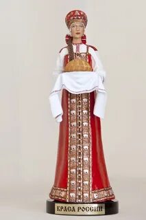 Фигурки в национальных костюмах