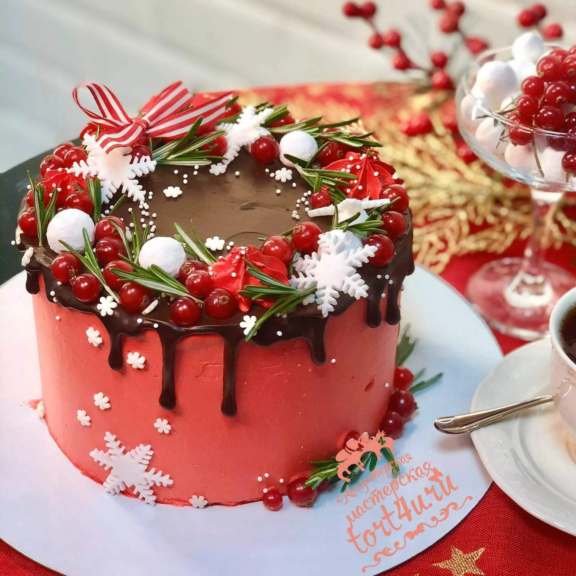 Украшение новогоднего торта. Украшение торта на новый год. Новогодние десерты. Оригинальные новогодние торты. Новогодний торт 2023.