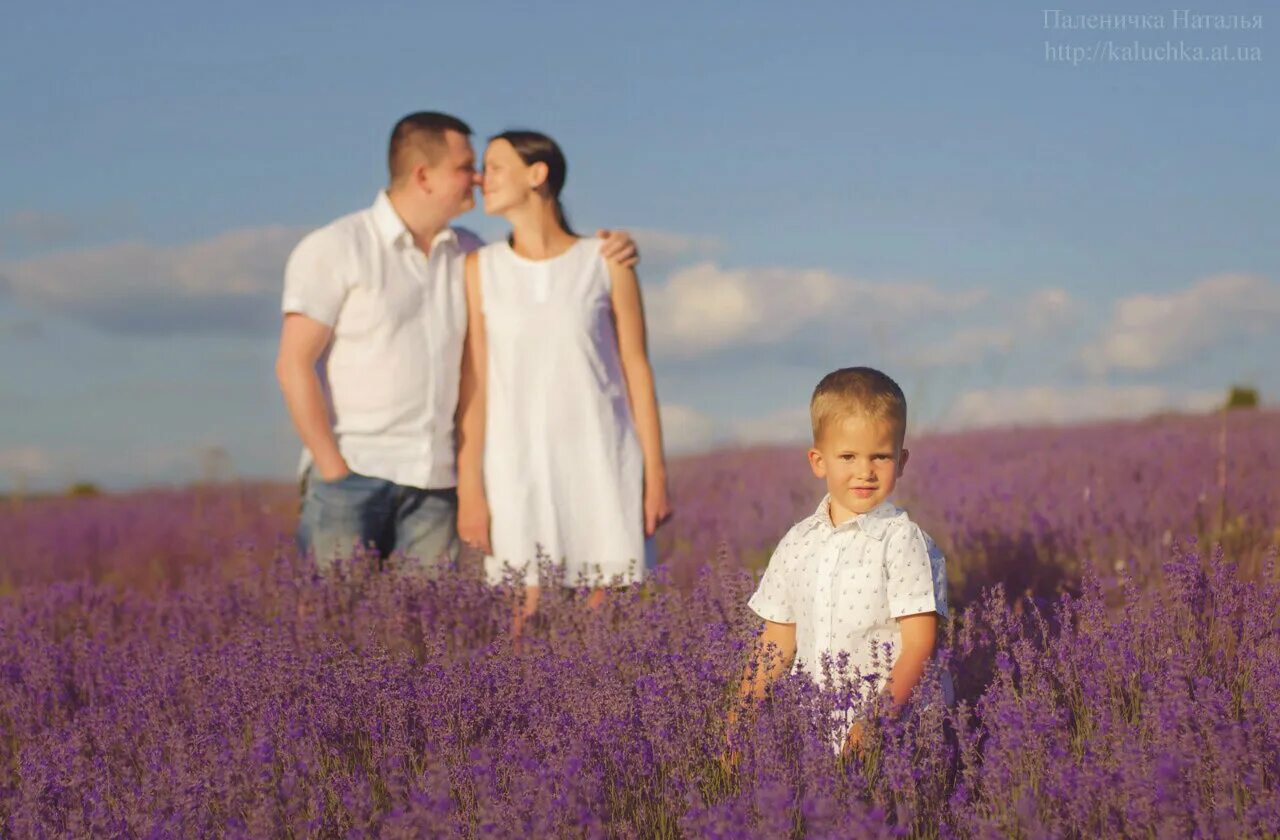 фотосессия в лавандовом поле. родригес хосе. лаванда я тебе верну настоящую семью. семейная фотосессия в лавандовом поле. яна левенцева в лавандовых полях.