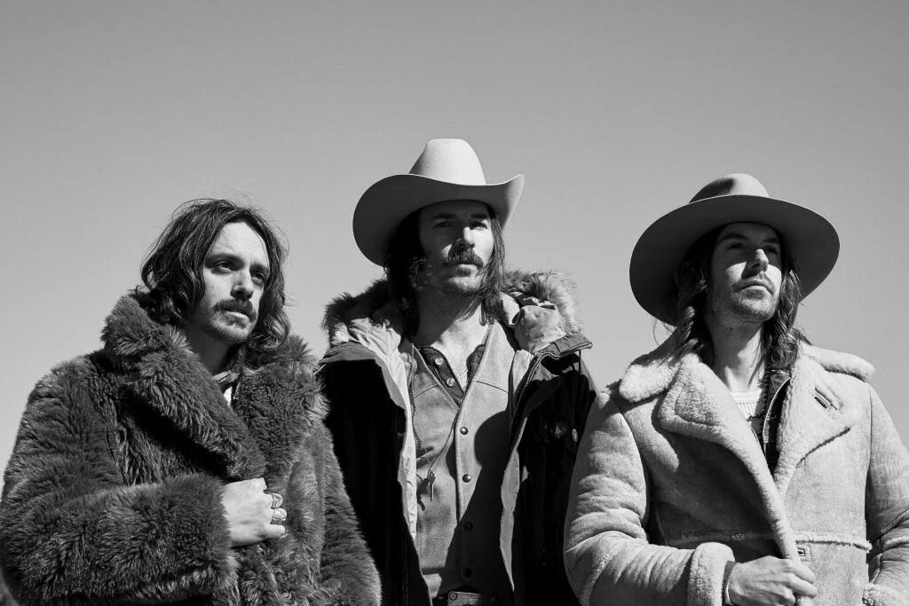 Волосатое трио. Midland группа. Трио Headliners. Самые легендарные трио. Midland 2017-on the Rocks.