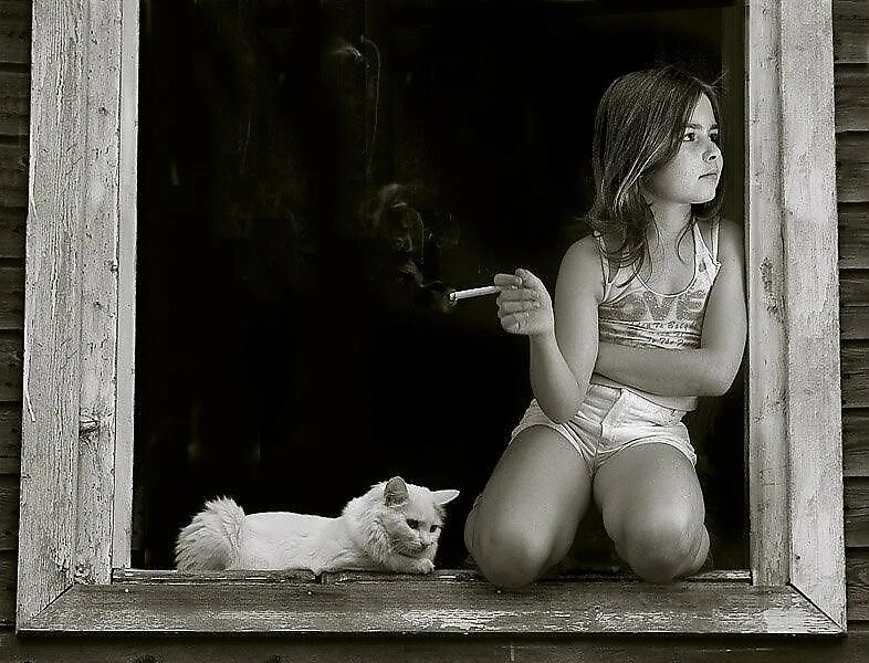 Маленькие девчонки курят. Дворовая девка рассказ. Дворовая девка рассказ. Крепостные девушки картина. Девчонки на шева двара.