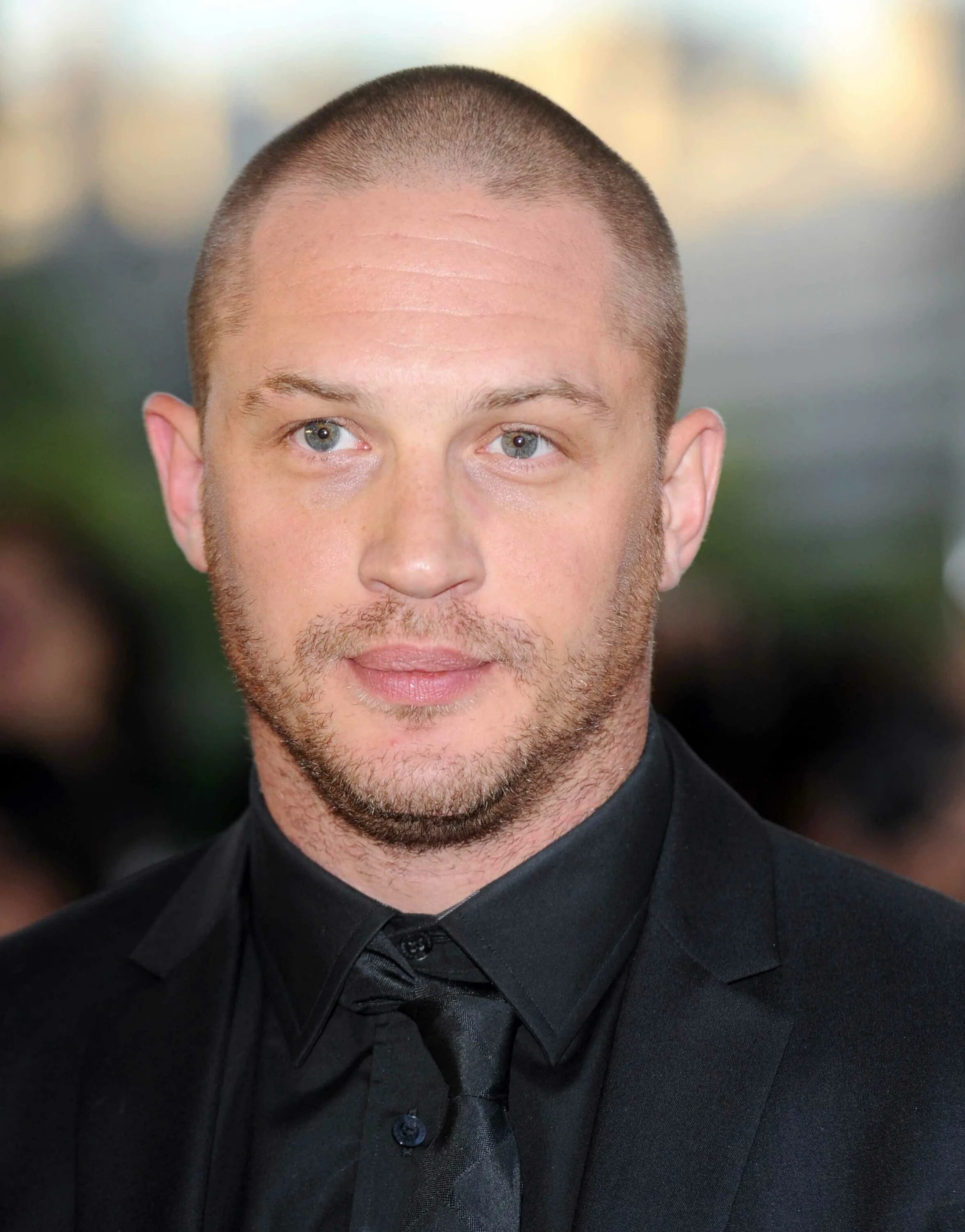 12 января мужчина. Tom Hardy. Фото Тома Харди. Том Харди стрижка.