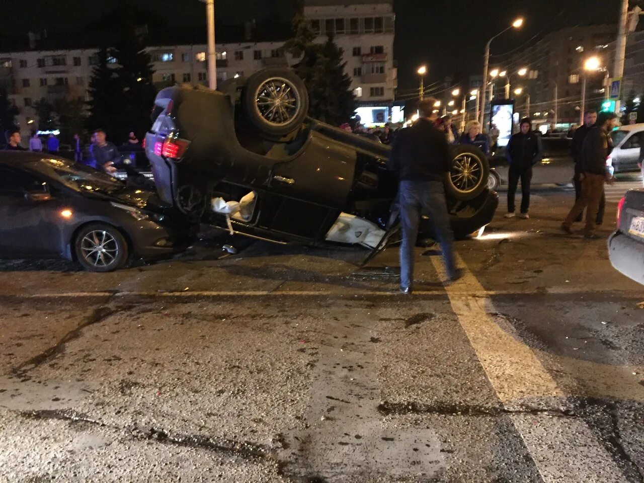 Авария в костроме с ребенком. Авария на ул.Ивана Сусанина Кострома. Авария вчера в Костроме на Ивана Сусанина. Вчера авария в Костроме на Подлипаево.