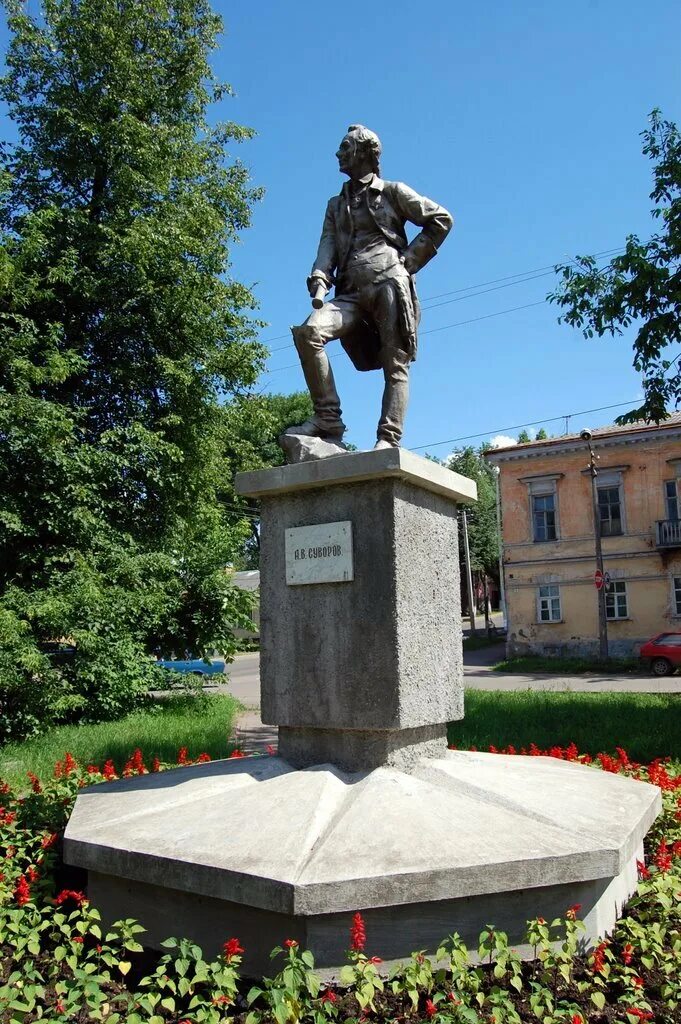 Памятники города боровичи. Памятник пушкину боровичи. Боровичи памятники. Боровичи памятник воинам интернационалистам. Боровичи швейная машинка памятник боровичи.