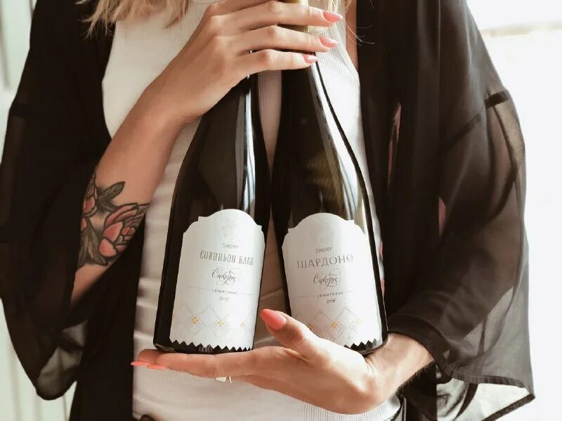 Монашка с бутылкой. Монахини пьют. Пьяная монахиня. Пьющие монашки. Вино веселая монашка.