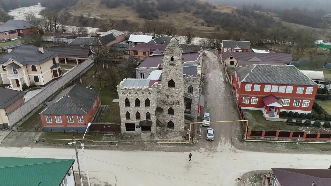 Ресторан башня махкеты. Чечня село махкеты. Село махкеты чеченская республика. Махкеты чеченская республика. Горы в махкетах.