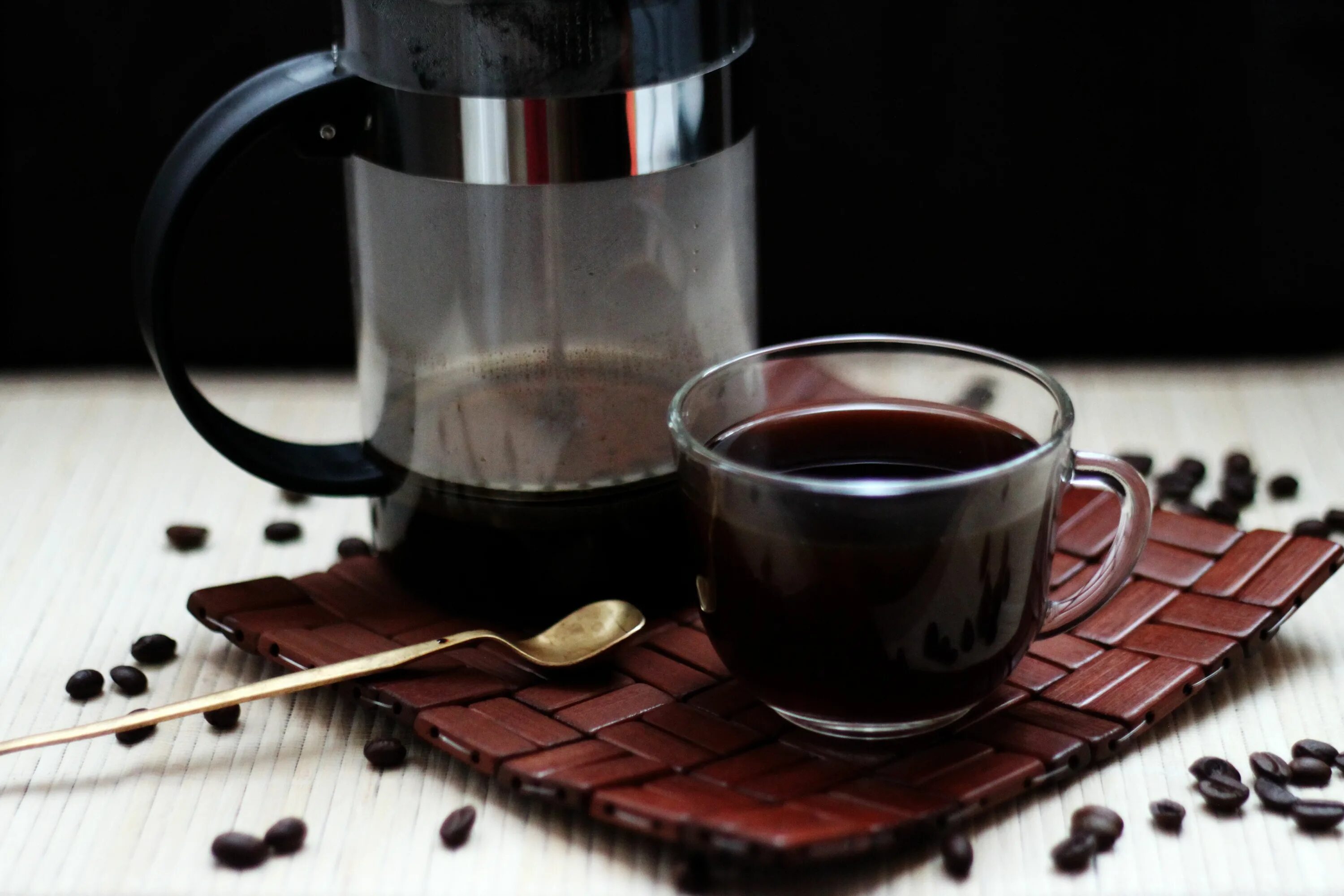 Залит кофе. Кофе. вишневый кофе. готический кофе. making coffee.