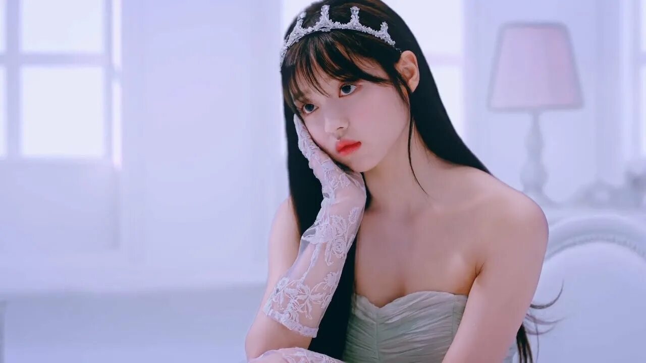 Save me be my girl. Юа oh my girl. группа oh my girl юа. юа айдол. oh my girl участницы.