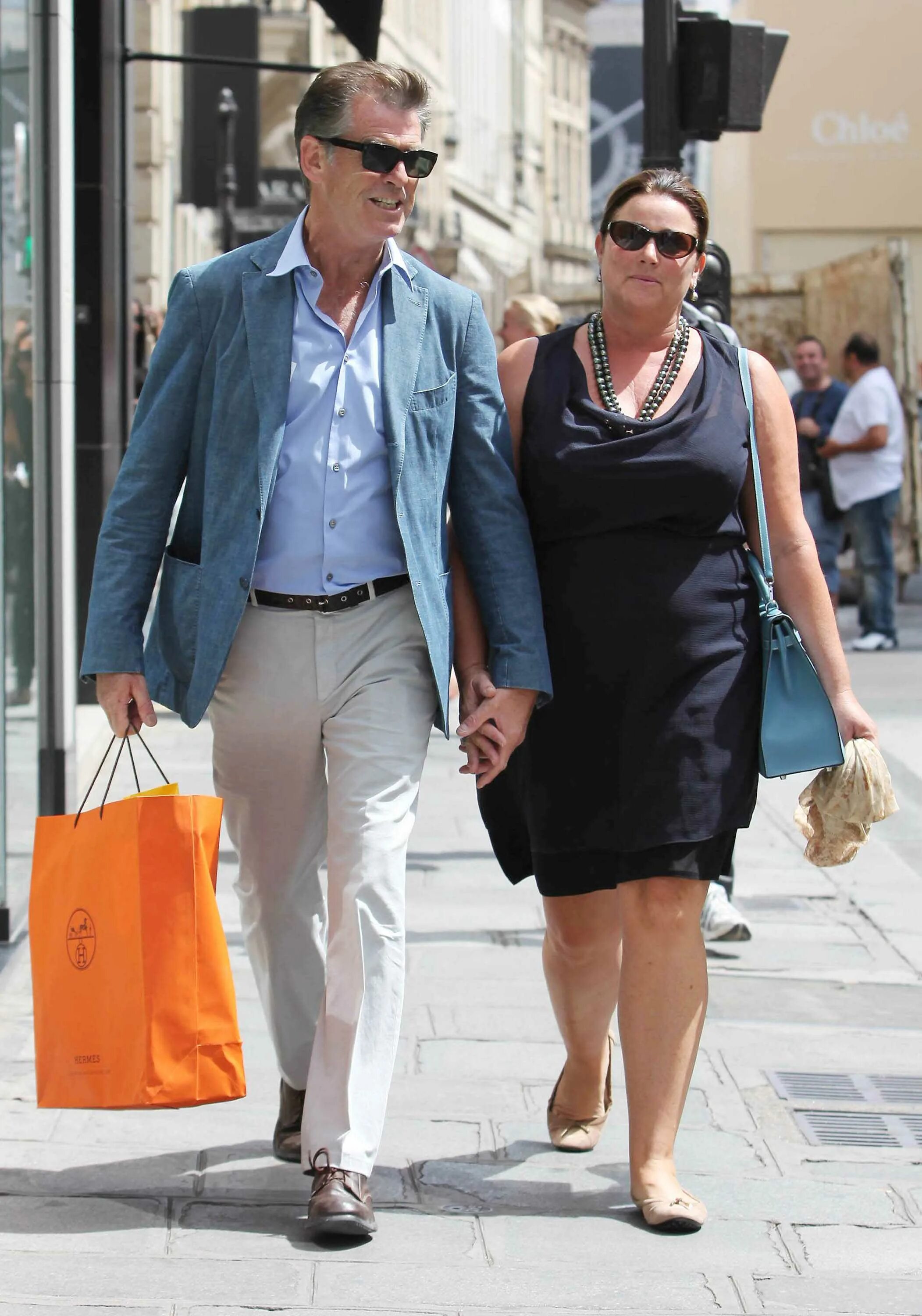 Пирс броснан и его жена. Pierce brosnan с женой. Пирс броснан с женой. Актер пирс броснан с женой. Пирс броснан с женой 2018.