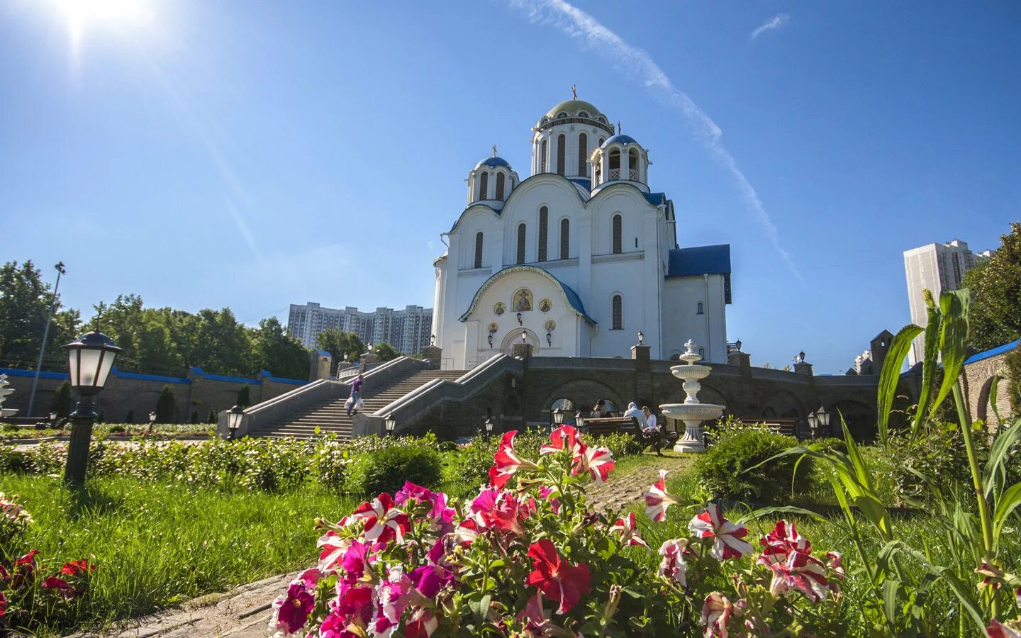 Покровский ясенево. Храм Покрова Божией матери в Ясенево. Храм Покрова Пресвятой Богородицы в Ясеневе. Храм в Ясенево в храме Покрова Пресвятой Богородицы. Храм в Ясенево Москва Литовский бульвар.