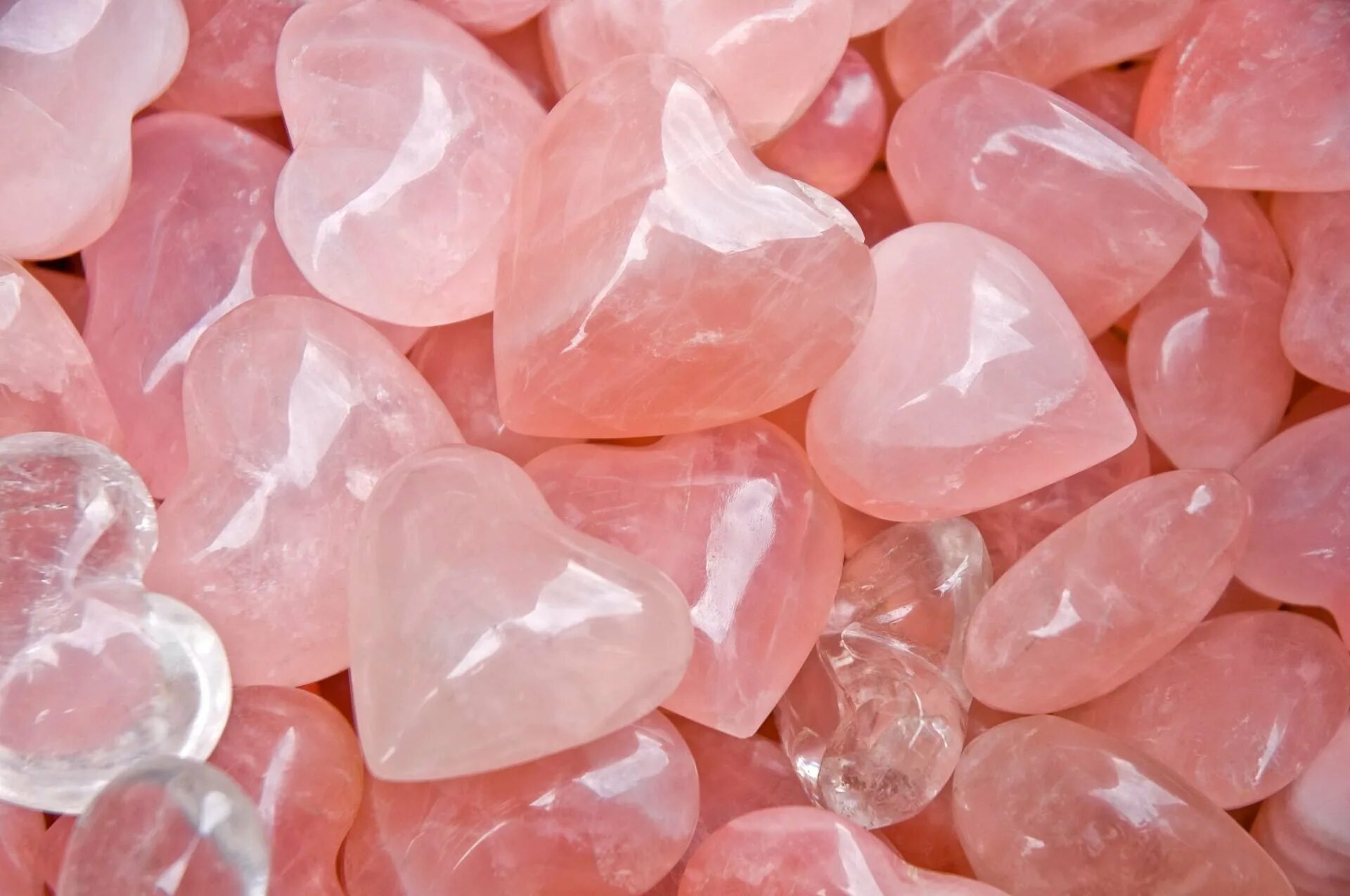 Pink stones. Розовый кварц камень. Полудрагоценные камни розовый кварц. САМОЦВЕТ розовый кварц.