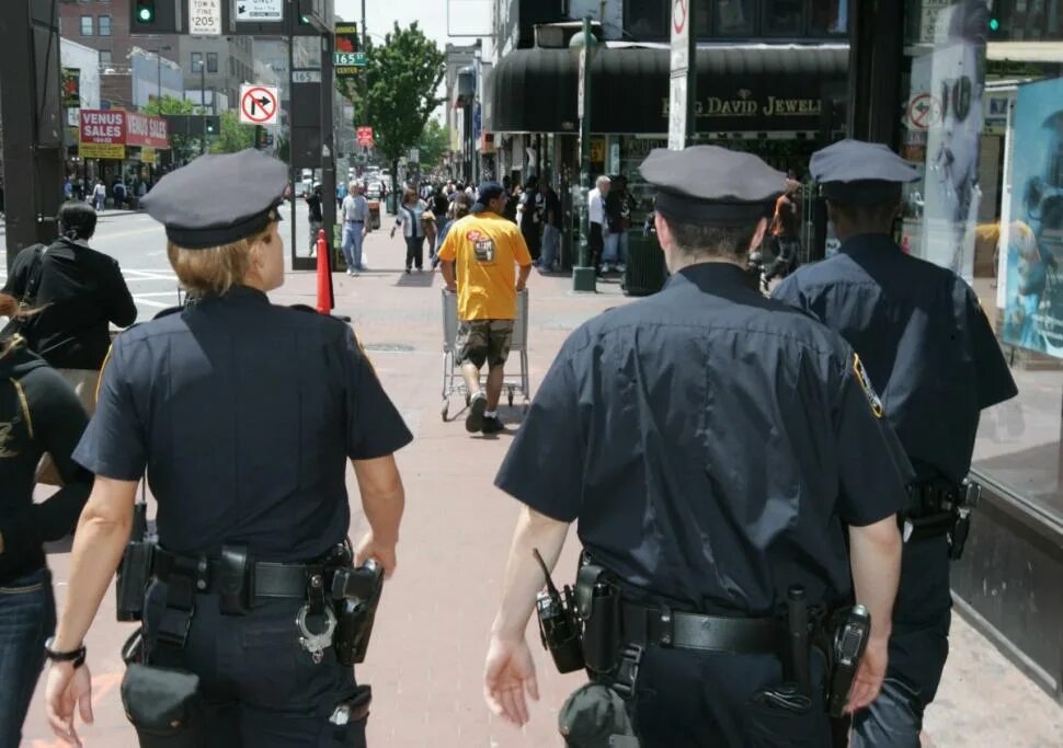 Где живут полиция. Полицейский Департамент Нью-Йорка. Униформа полиция Нью Йорка. Форма полиции Нью-Йорка 2020. Форма полиции США 1990.