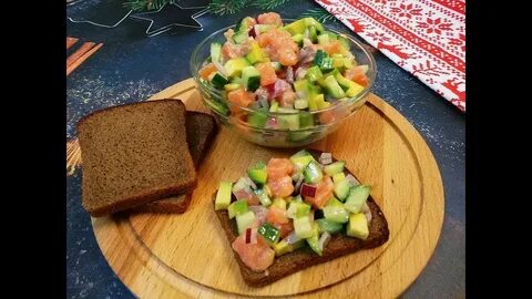 Салат с форелью огурцом