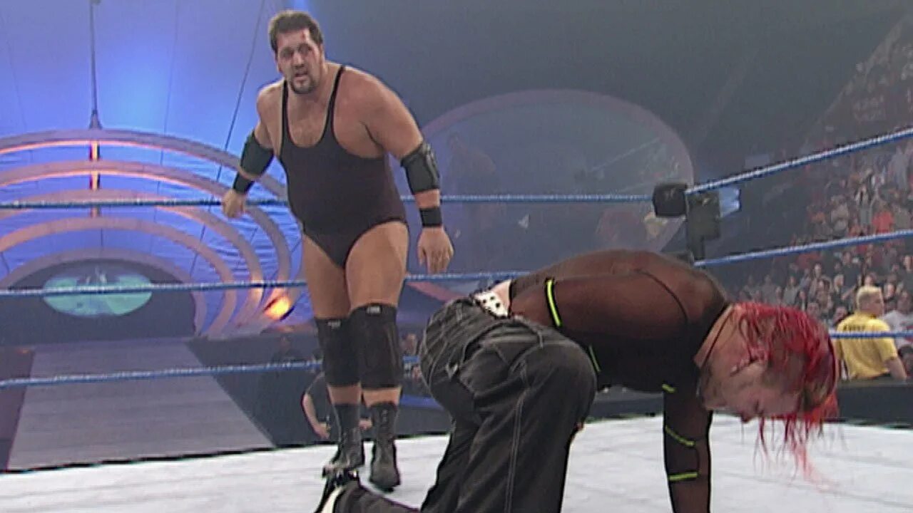 Big show 2. Jeff hardy smackdown 1999. пол уайт биг шоу. wwe paul wight 1999. big show рестлер.