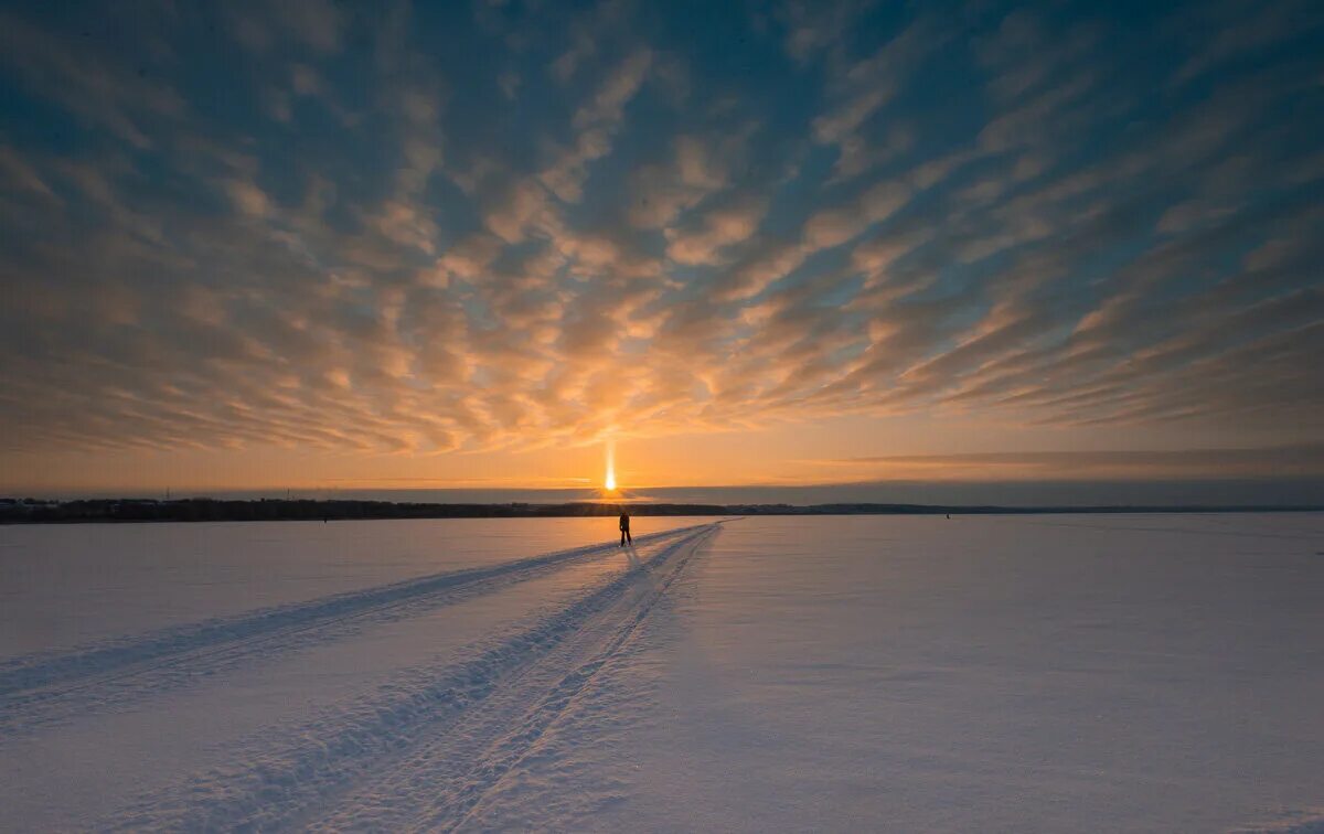 Закат зимой. Закат солнца. Солнце уходит за горизонт. Атмосфера физика закат. Как описать закат.