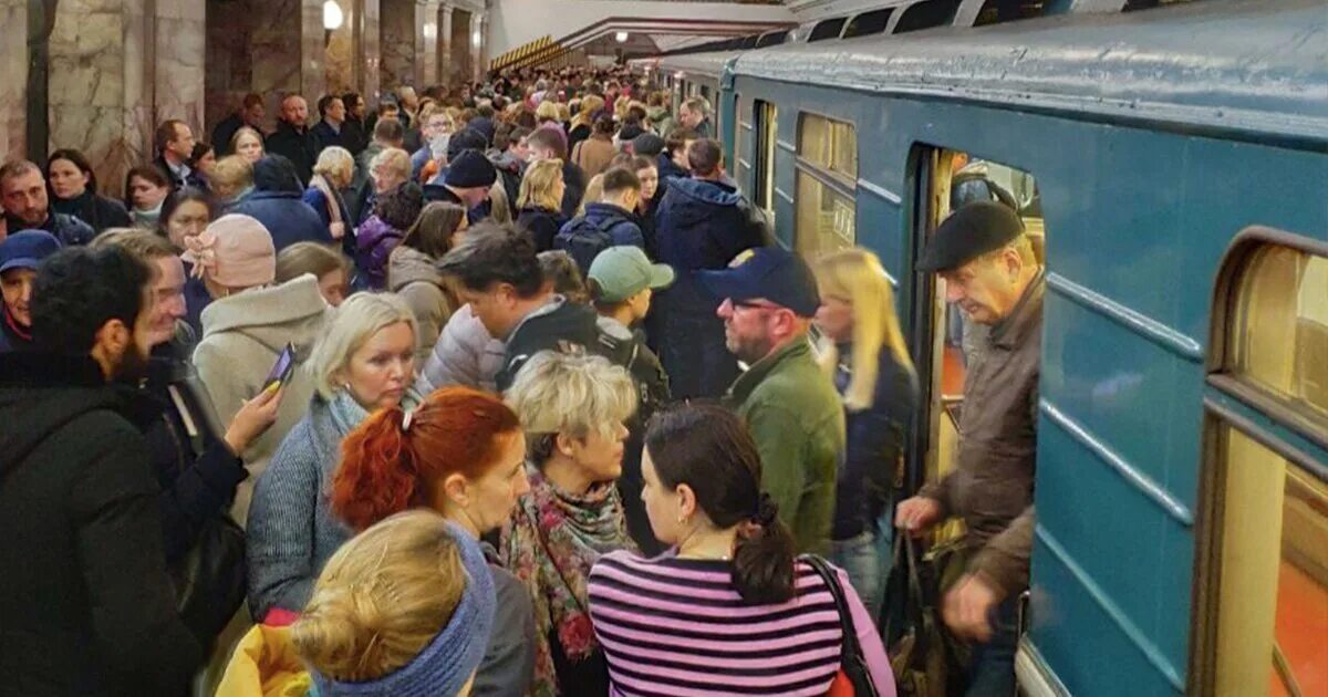Аварии на серой ветке метро. Салатовая ветка сбой. Задержки в метро на зеленой ветке. Час пик на таганско-краснопресненской линии. Что произошло на зеленой ветке сегодня.