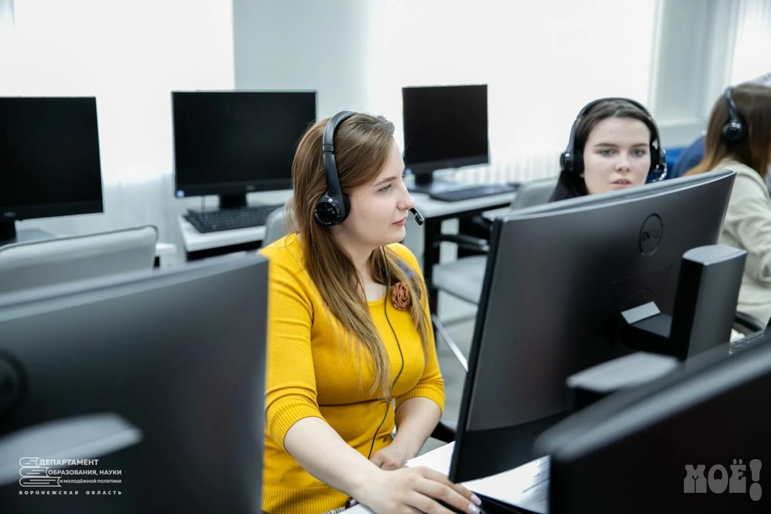 Воронеж колл центры телефоны. Колл центр. Колл центр ростелеком. Колл центр. Dm experts воронеж.