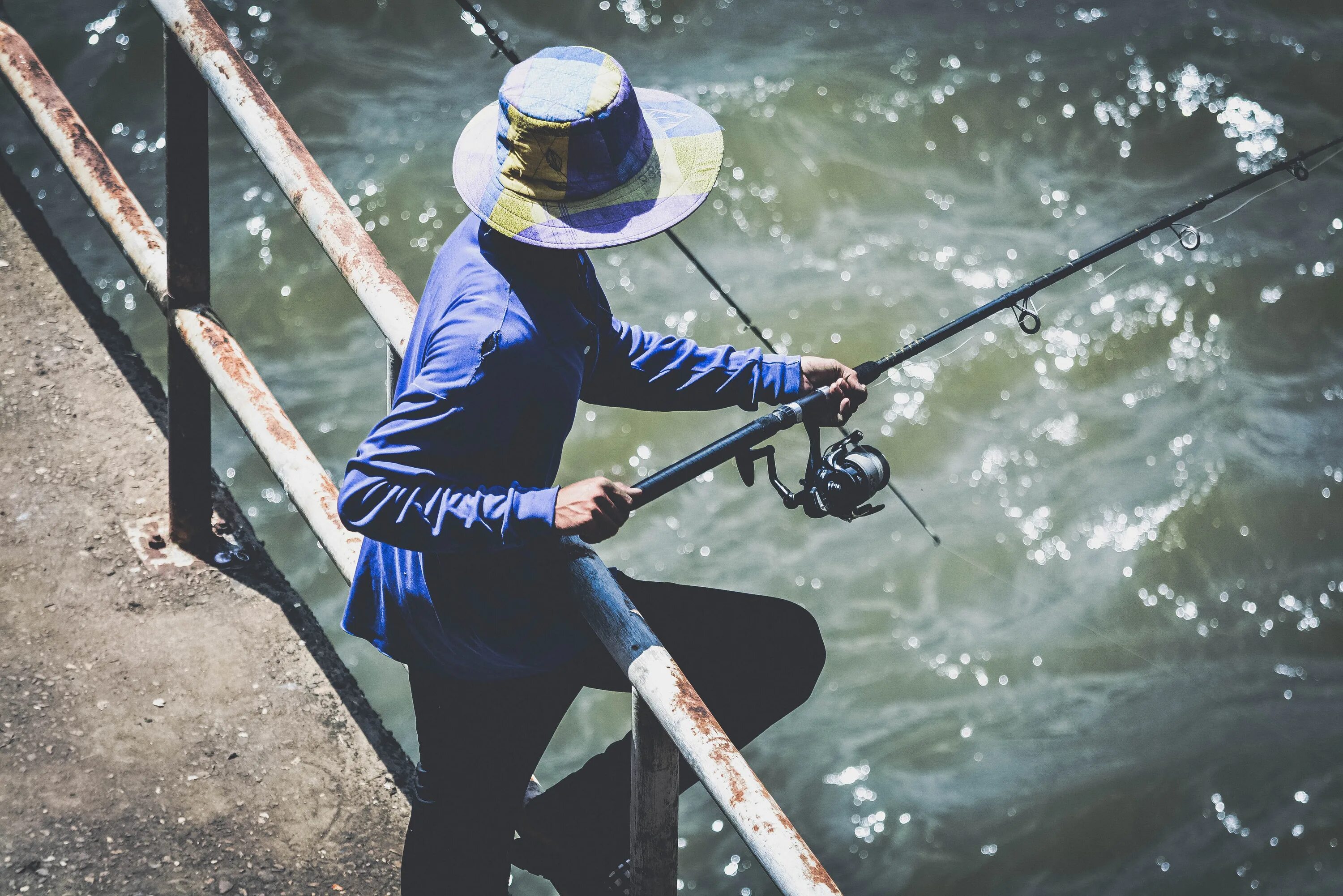 The best fishing. Fishing anglers. Удочка в море. Морской спиннинг. Девушки на рыбалке.
