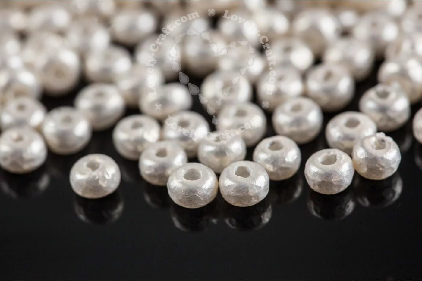 Ожерелье с бисером и жемчугом. Бисер жемчуг. Бисер круглый белый большой. Бисер жемчуг. Бисер жемчуг.