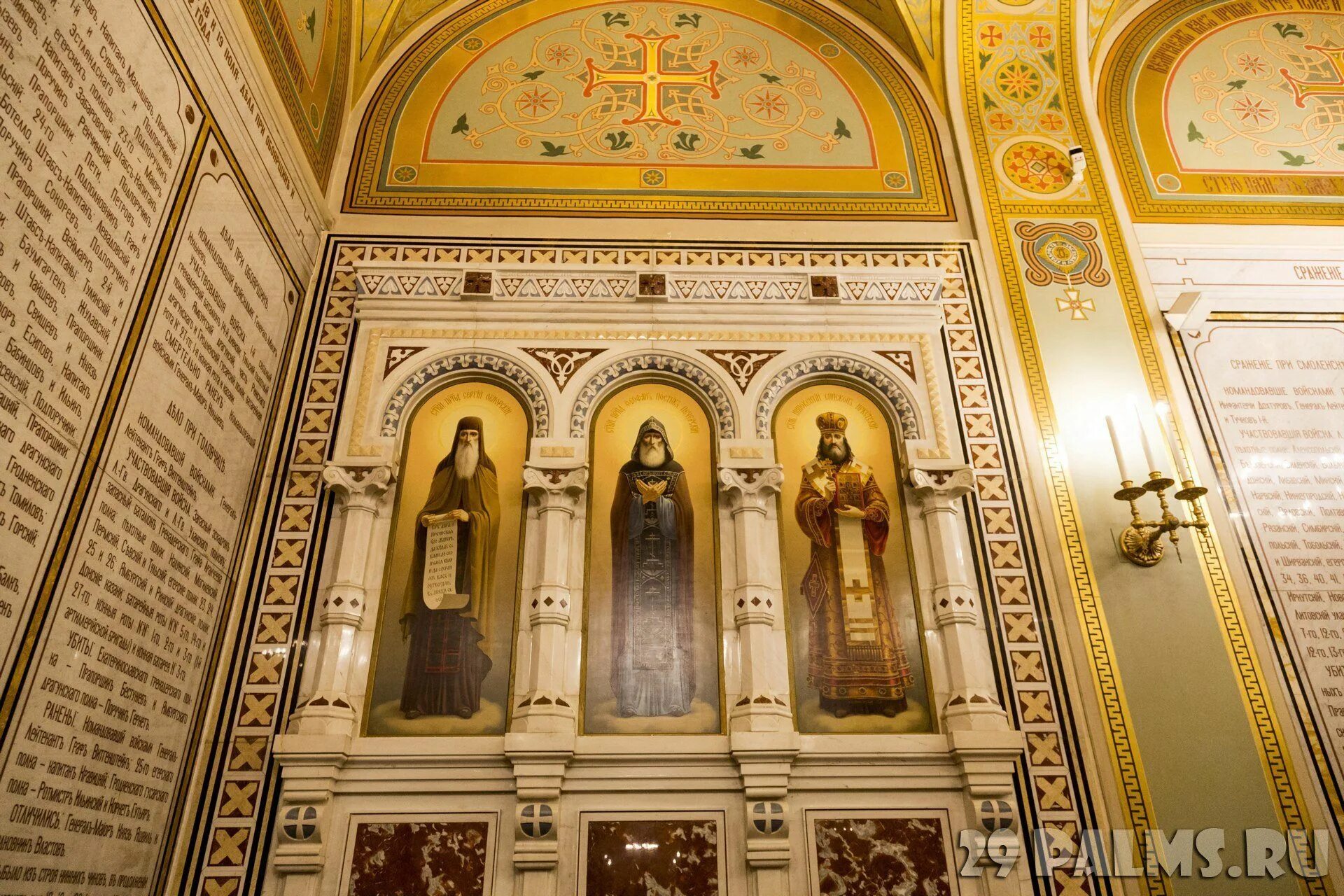 Галерея храм христа спасителя. Храм христа спасителя в москве скульптуры. Волхонка 15 центр искусств. Мраморные плиты в храме христа спасителя. Галерея храм христа спасителя.