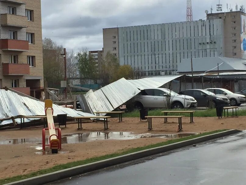 Ураган в Вологде. Ураган в Вологде 2010. Смерч в Вологде. Вологда сорвало крышу. Ветер достигал сорока метров