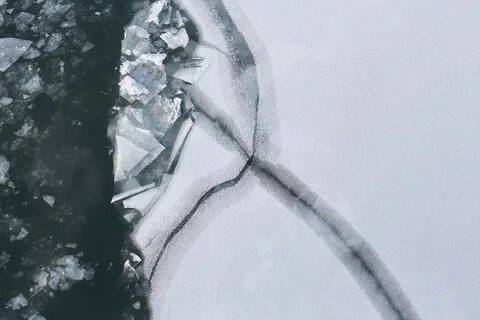 Трещина около
