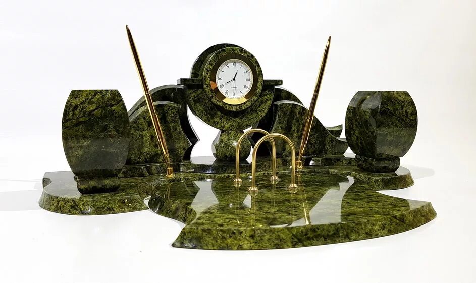 Настольный прибор из камня. Письменный набор из змеевика. Набор руководителя из камня. Настольный набор для руководителя из камня. Munari 37.