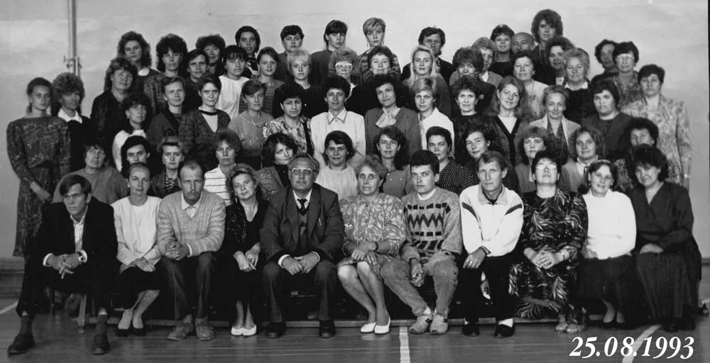 выпускной 1993. выпуск 1993 года школа 753 москва. репинская средняя школа выпуск 1993 года. школа 1993 год. гавана 1988 советская школа.