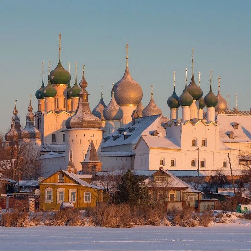 Ростов ярославская область сайт. Ростов Великий Ярославская область. Архитектура Ростова Великого. Ростовский Кремль 2023. Купола Ростовского Кремля.