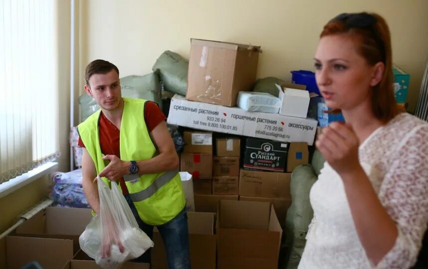 Сбор помощи беженцам из Украины. Девушки с Украины беженки. Беженки из Украины ищут мужчин. Сбор помощи деньгами беженцам из Украины.
