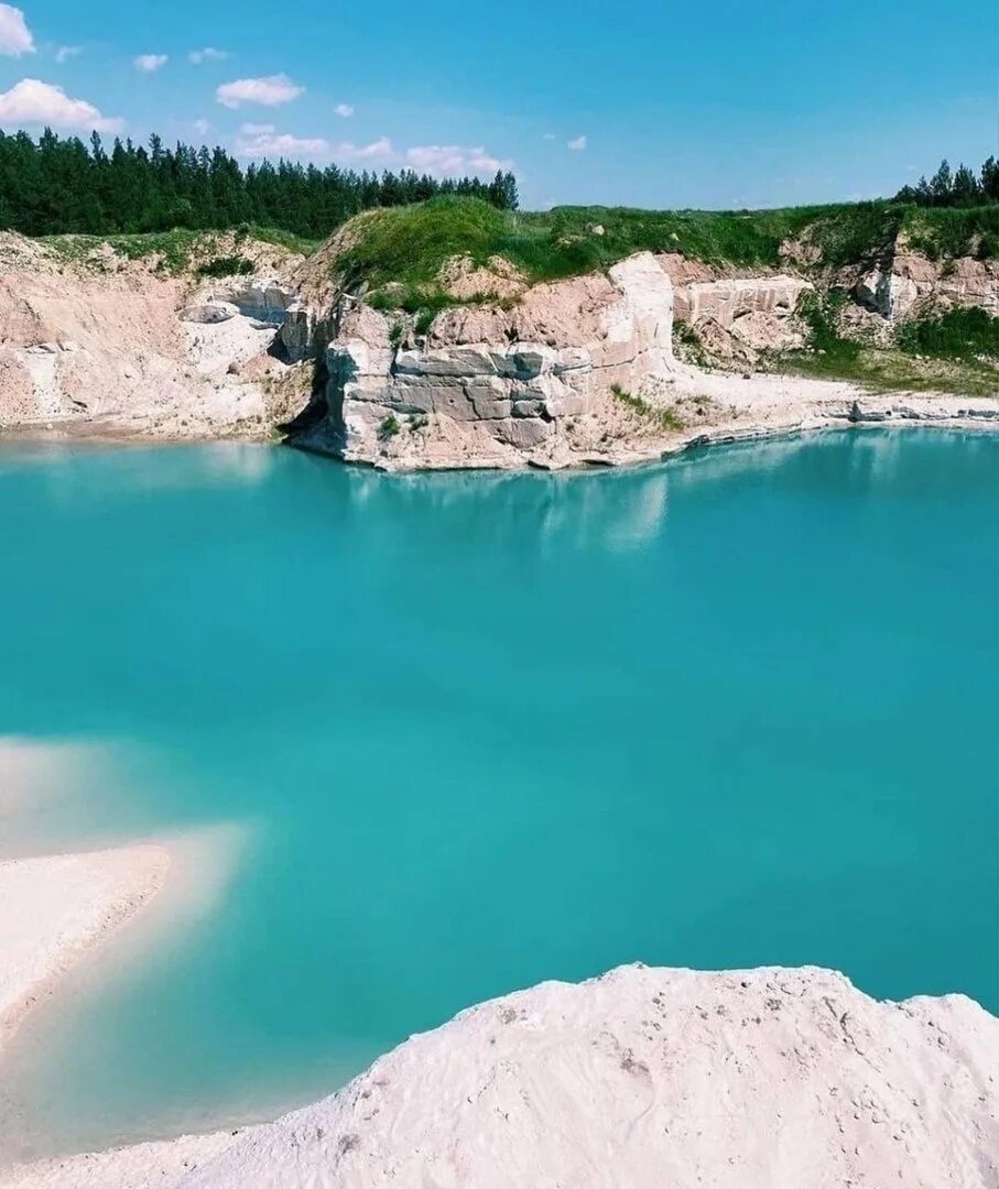 Карьер в красноармейске московская область. Озеро новинка гатчинский район. Озеро новинка гатчинский район. Поселок новинка ленинградская область гатчинский район. Воскресенск меловый карьер.