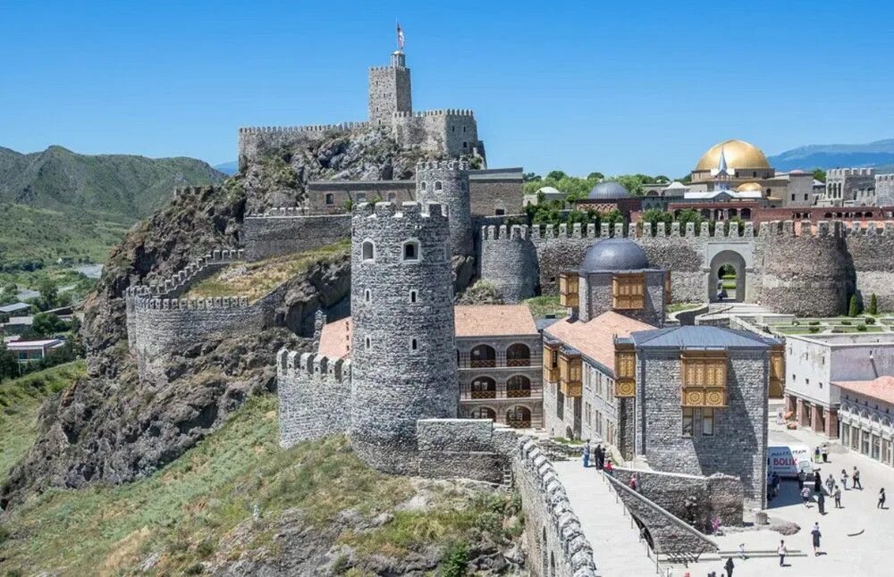 Самые красивые грузии. Крепость Рабат в Ахалцихе. Крепость Ахалцихе Грузия. Рабат Ахалцихе Грузия. Rabati Castle Грузия.