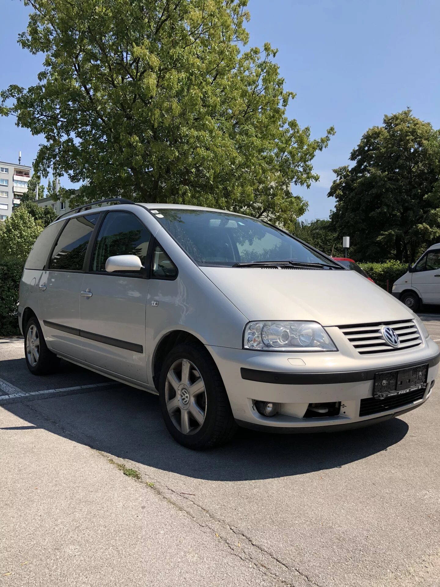 Купить фольксваген шаран бу. VW Sharan 2. Ыолбваген шарен. Volkswagen Шаран. Фольксваген Шаран 2014.