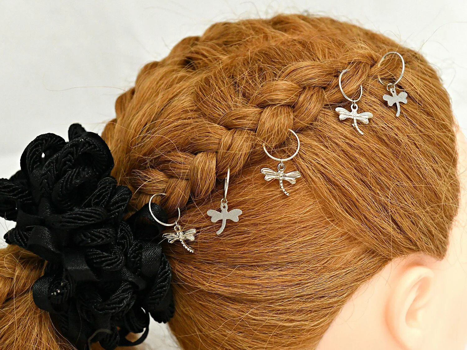 Косички с кольцами в волосах. Кольцо плетеное. Прически с кольцами. Косички с кольцами. Косички и колечки слушать.