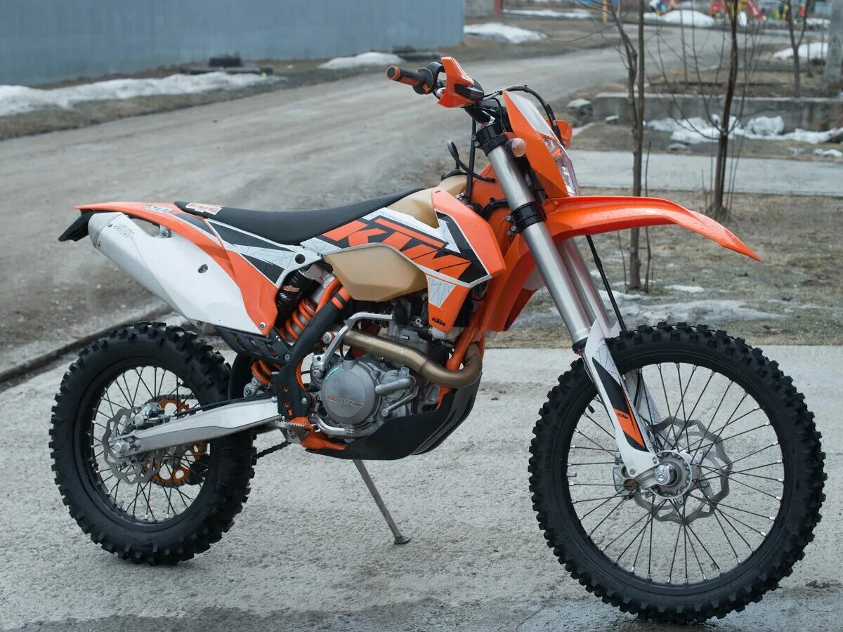 Маленький значок ктм. Ktm 690 smc. Бренд ktm. Ктм адрес. Ктм адрес.