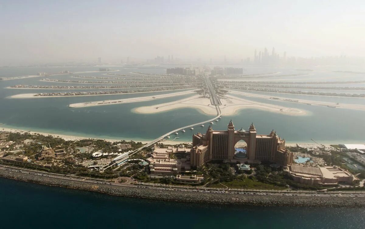 Atlantis Объединенные арабские эмираты, Дубай, Пальма Джумейра. Пальм Джумейра Palm Jumeirah. Пальма Джумейра с высоты птичьего полета. Palm Jumeirah Dubai с высоты птичьего полета.