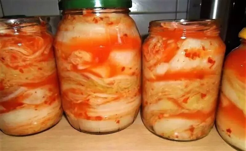 Кимчи из белокочанной капусты на зиму. Корейская капуста на зиму. корейская капуста на зиму в банке. пекинская капуста кимчи на зиму. капуста по-корейски на зиму в банках.