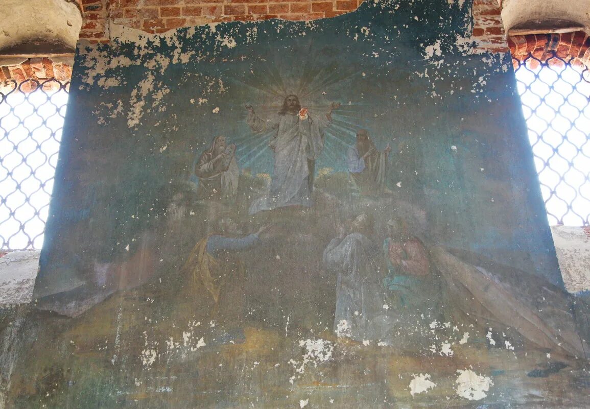 храм с фресками заброшенный. разрушенная церковь с уцелевшей фреской на которой. разрушенная церковь с уцелевшей фреской на которой. троицкий собор калуга разрушенный. матренино владимирская область отец меркурий.