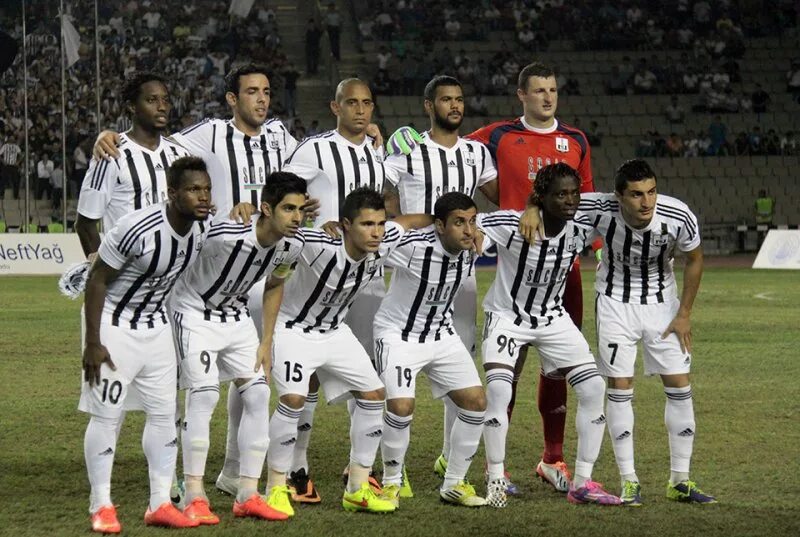 Qarabag fk. Нефтчи (футбольный клуб, фергана). Фк нефтчи баку. Футбольная команда нефтчи баку. Нефтчи арсенал.