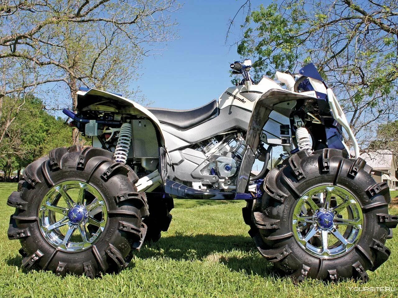 Квадроцикл brp 1000. Квадроцикл lazareth wazuma v12. Polaris sportsman 6x6. Самой большой квадроцикл в мире. Фантом 1500 снегоболотоход.