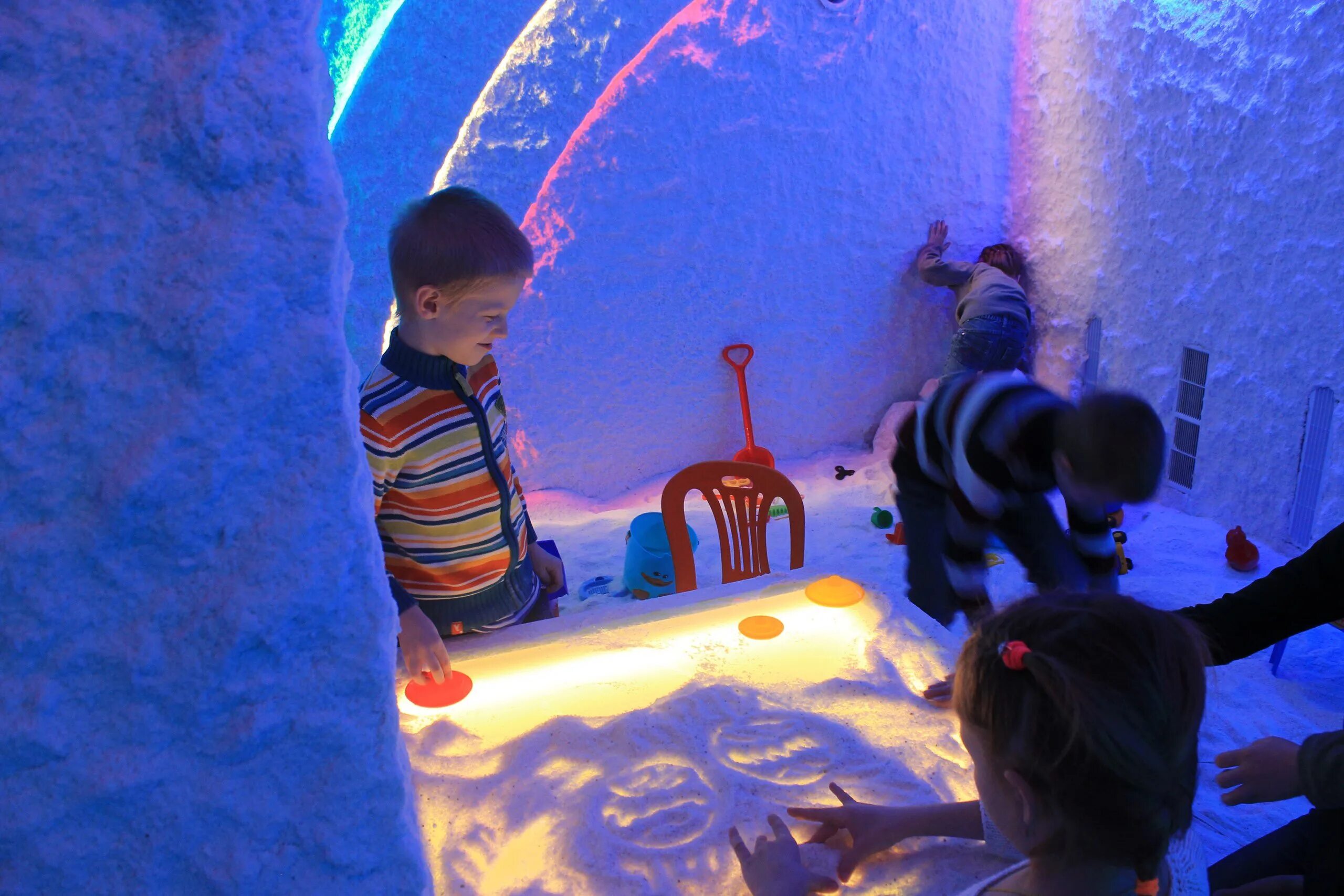 солевая комната для детей. санаторий соляная пещера хвалынске. галотерапия соляная пещера. солгонская солевая пещера. соляная комната угнту.